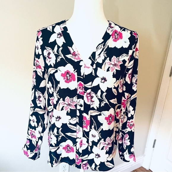 Banana Republic - Petite Long Sleeve Blouse – Navy & Pink Floral - Size XS - Picture 5 of 8